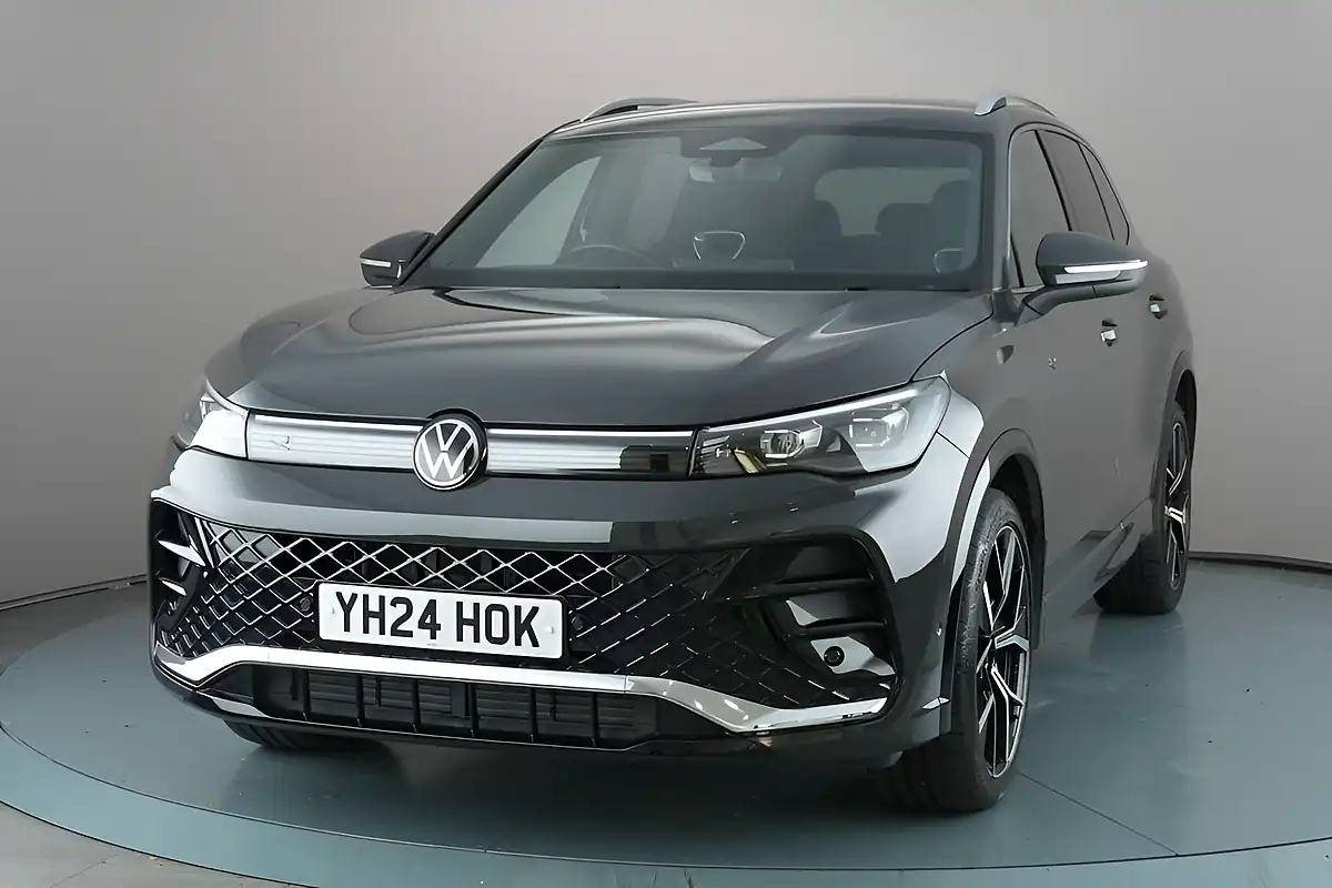 Used 2024 Volkswagen Tiguan R-Line Grey - Interior and Exterior details 3