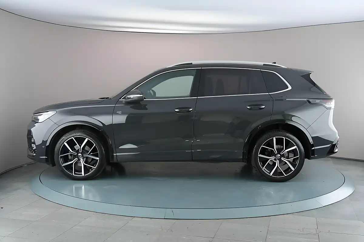 Used 2024 Volkswagen Tiguan R-Line Grey - Interior and Exterior details 5