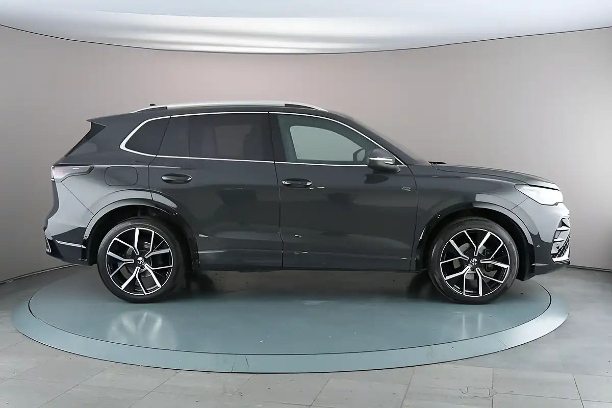 Used 2024 Volkswagen Tiguan R-Line Grey - Interior and Exterior details 7