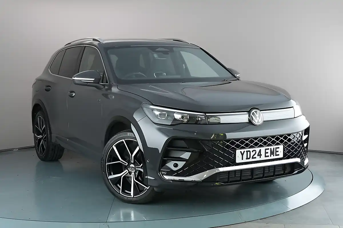 Used 2024 Volkswagen Tiguan R-Line Grey - Front View