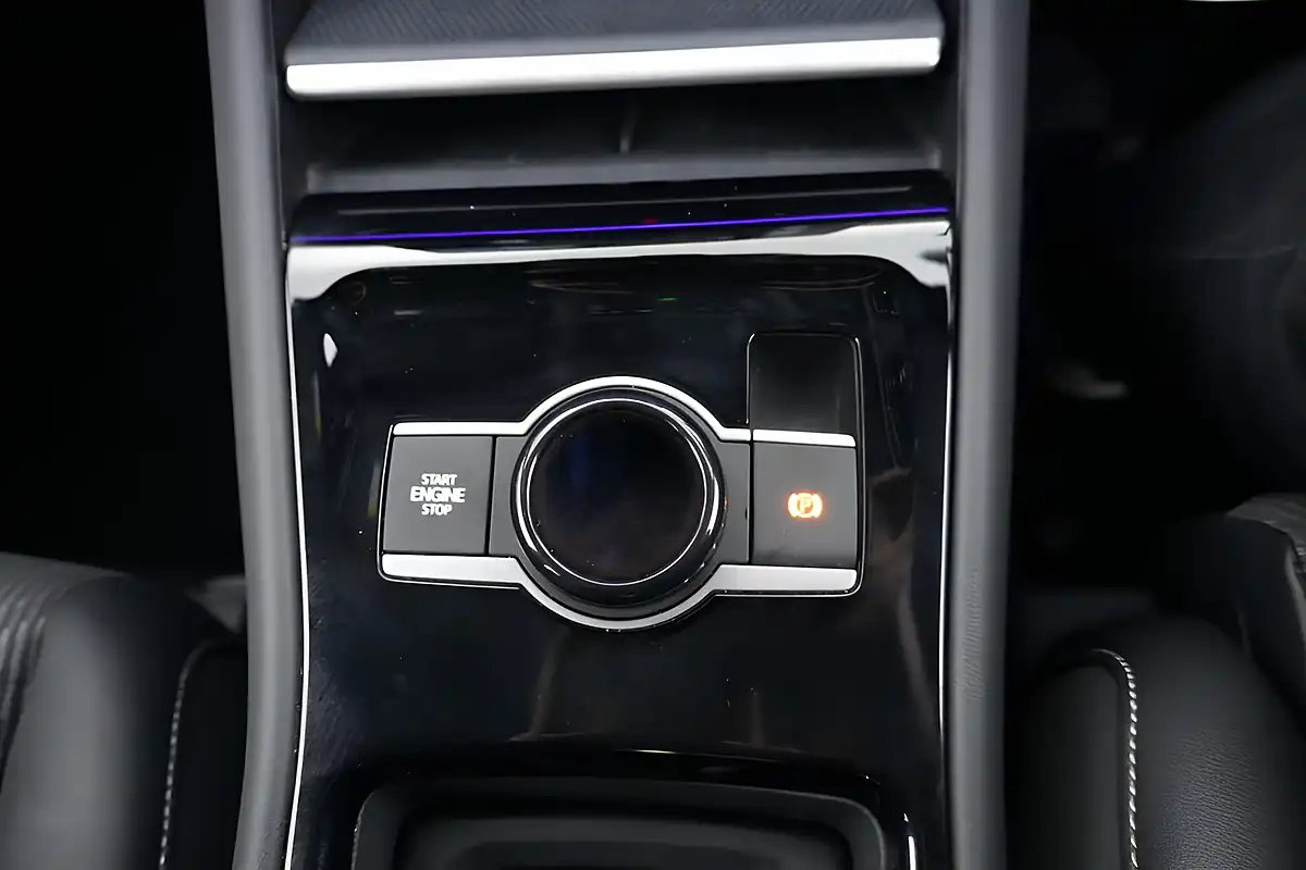 Used 2024 Volkswagen Tiguan R-Line Grey - Interior and Exterior details 11