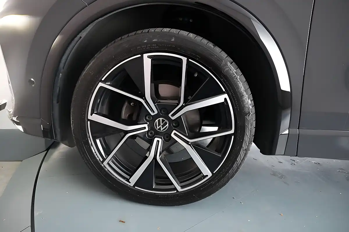 Used 2024 Volkswagen Tiguan R-Line Grey - Interior and Exterior details 13