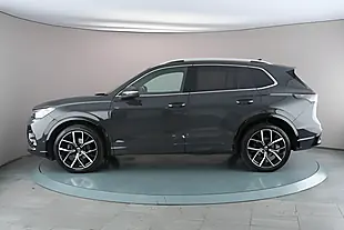 Used 2024 Volkswagen Tiguan R-Line Grey - Interior and Exterior details 5