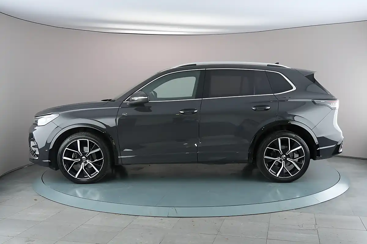 Used 2024 Volkswagen Tiguan R-Line Grey - Interior and Exterior details 5
