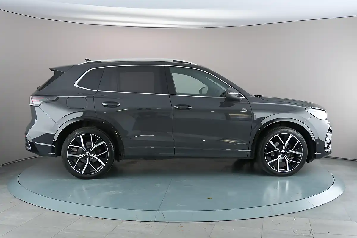 Used 2024 Volkswagen Tiguan R-Line Grey - Interior and Exterior details 7