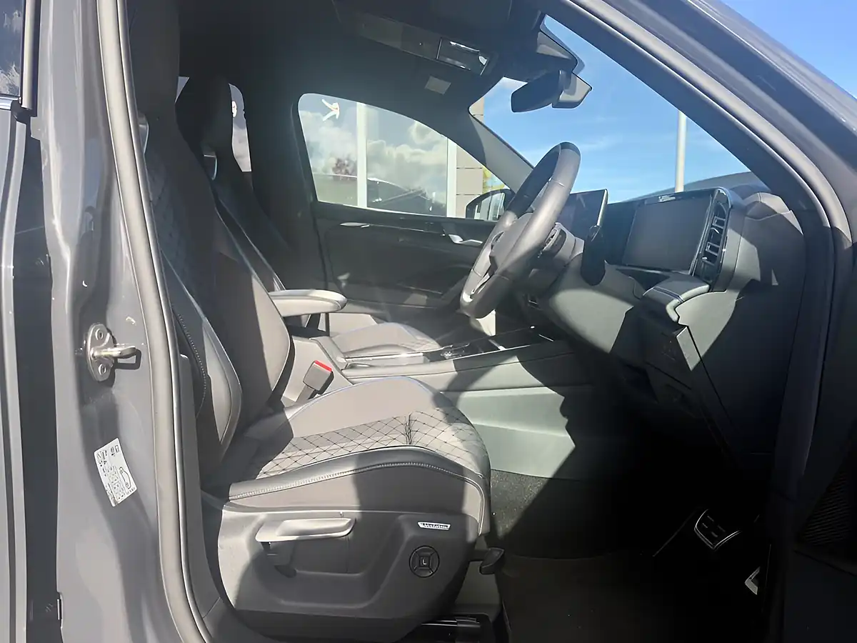 Used 2024 Volkswagen Tiguan R-Line Grey - Interior and Exterior details 7
