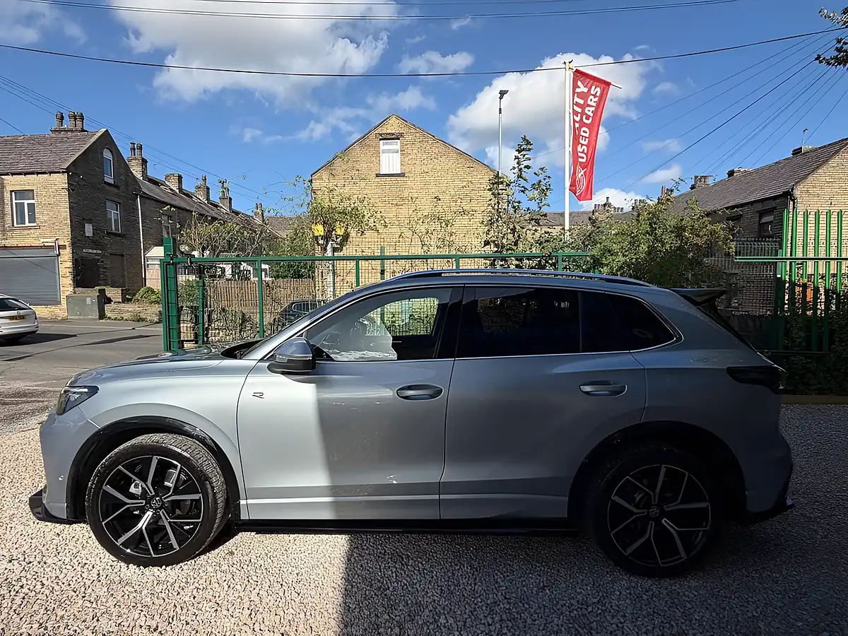 Used 2024 Volkswagen Tiguan R-Line Silver - Interior and Exterior details 18