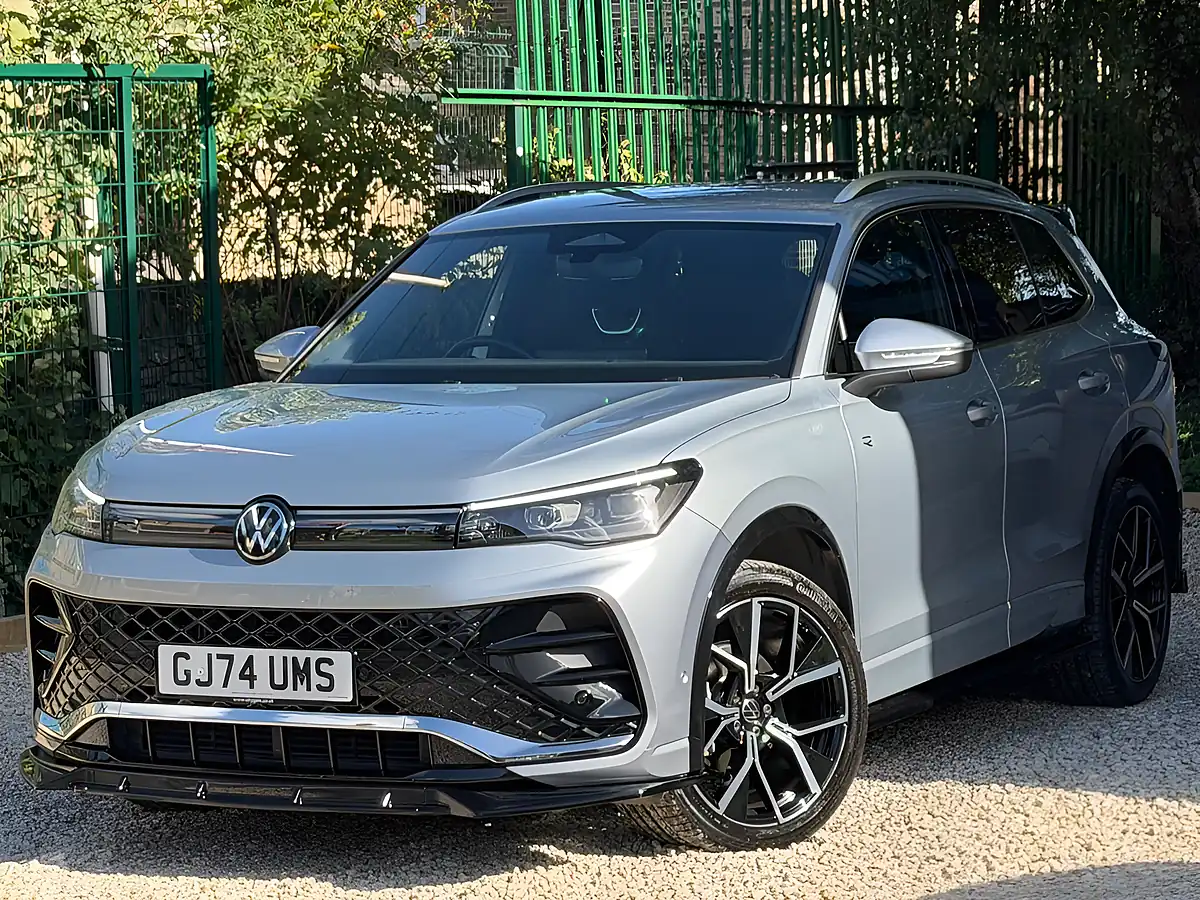 Used 2024 Volkswagen Tiguan R-Line Silver - Interior and Exterior details 3