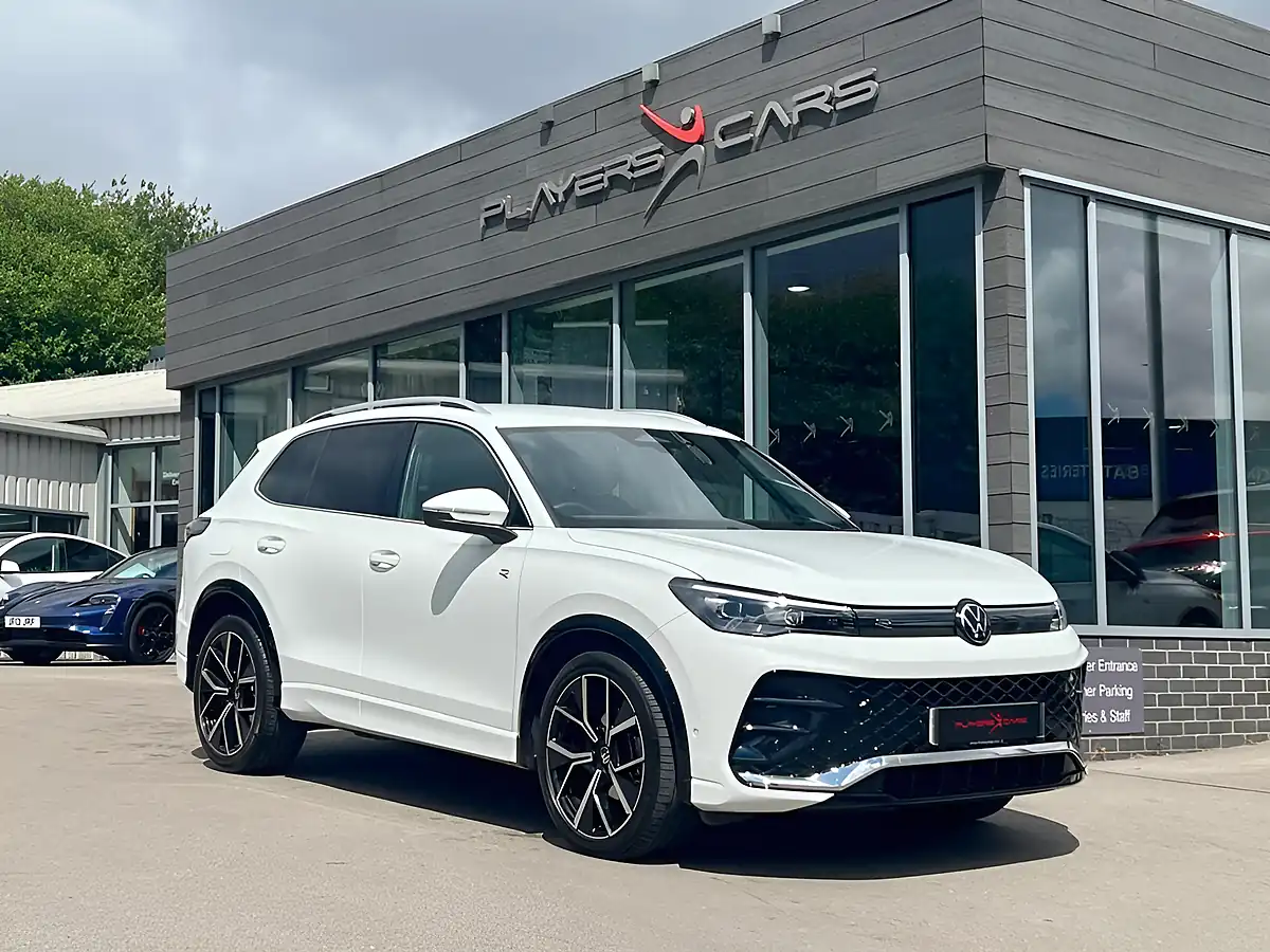 Used 2024 Volkswagen Tiguan R-Line White - Front View