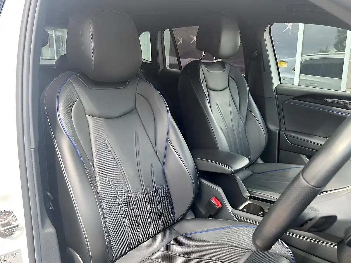 Used 2024 Volkswagen Tiguan R-Line White - Interior and Exterior details 10