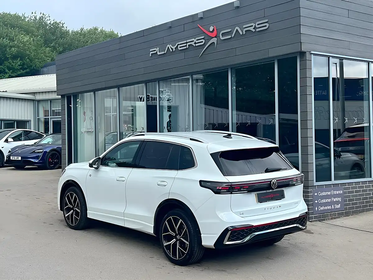 Used 2024 Volkswagen Tiguan R-Line White - Interior and Exterior details 16