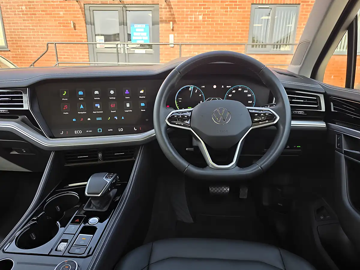 Used 2024 Volkswagen Touareg Elegance Black - Interior and Exterior details 12