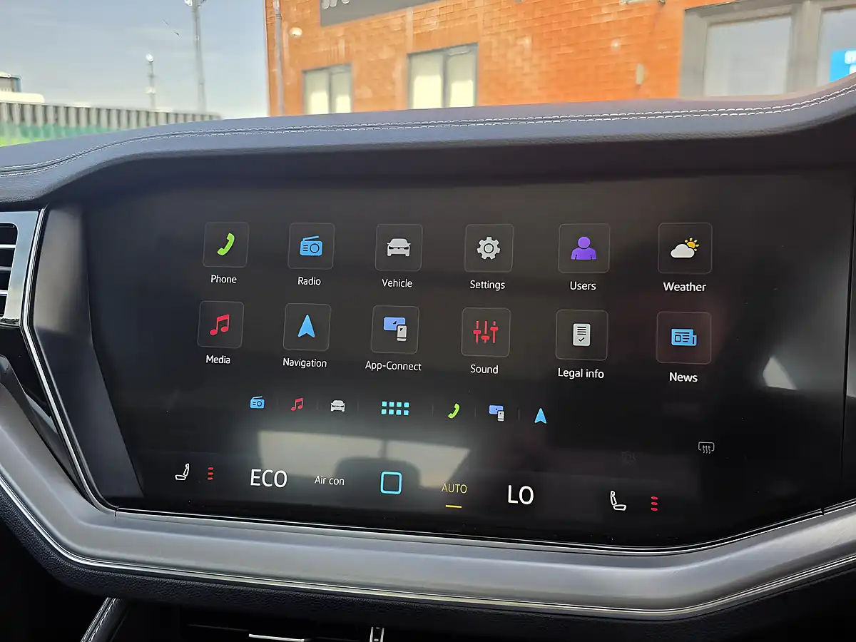 Used 2024 Volkswagen Touareg Elegance Black - Interior and Exterior details 13