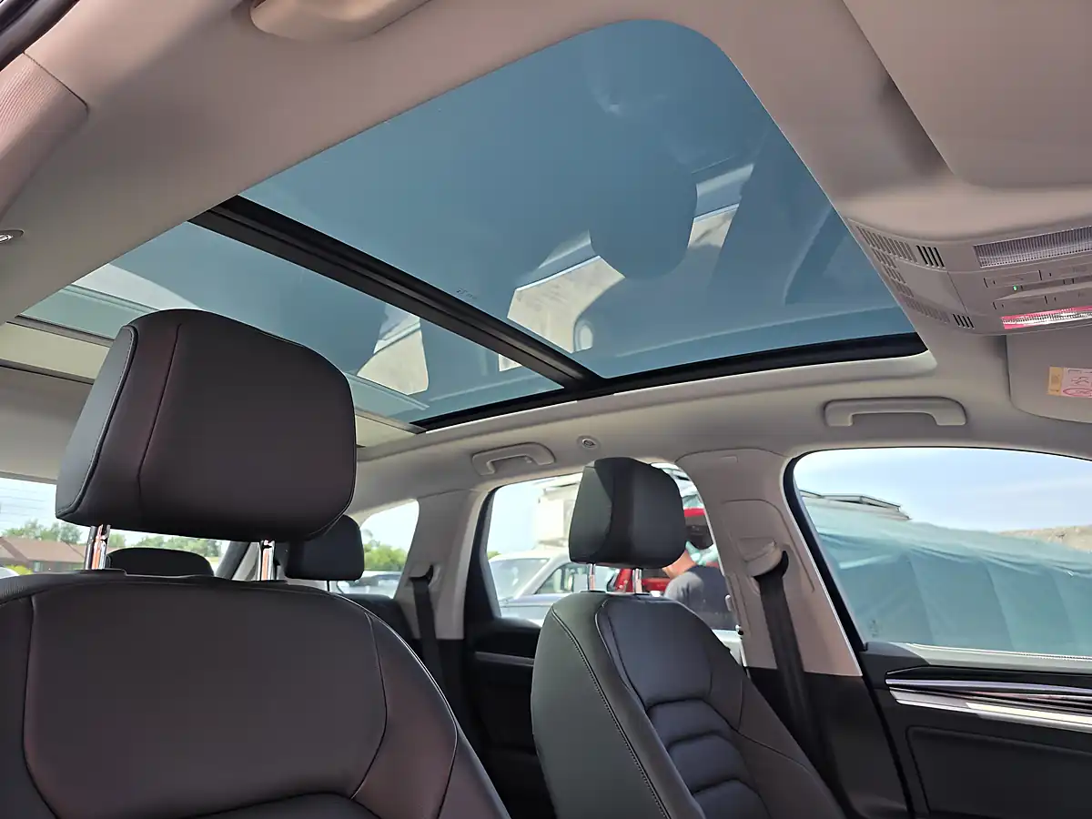 Used 2024 Volkswagen Touareg Elegance Black - Interior and Exterior details 15