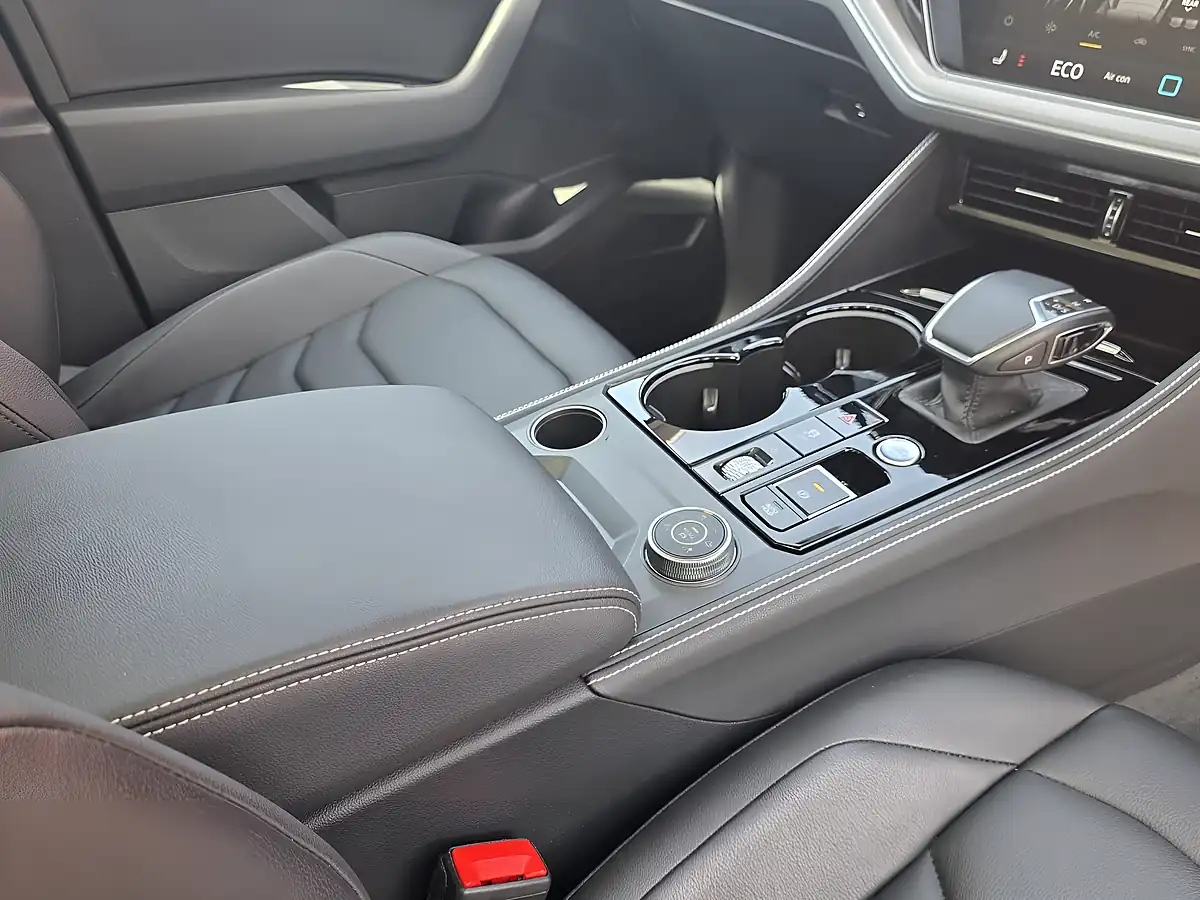 Used 2024 Volkswagen Touareg Elegance Black - Interior and Exterior details 17