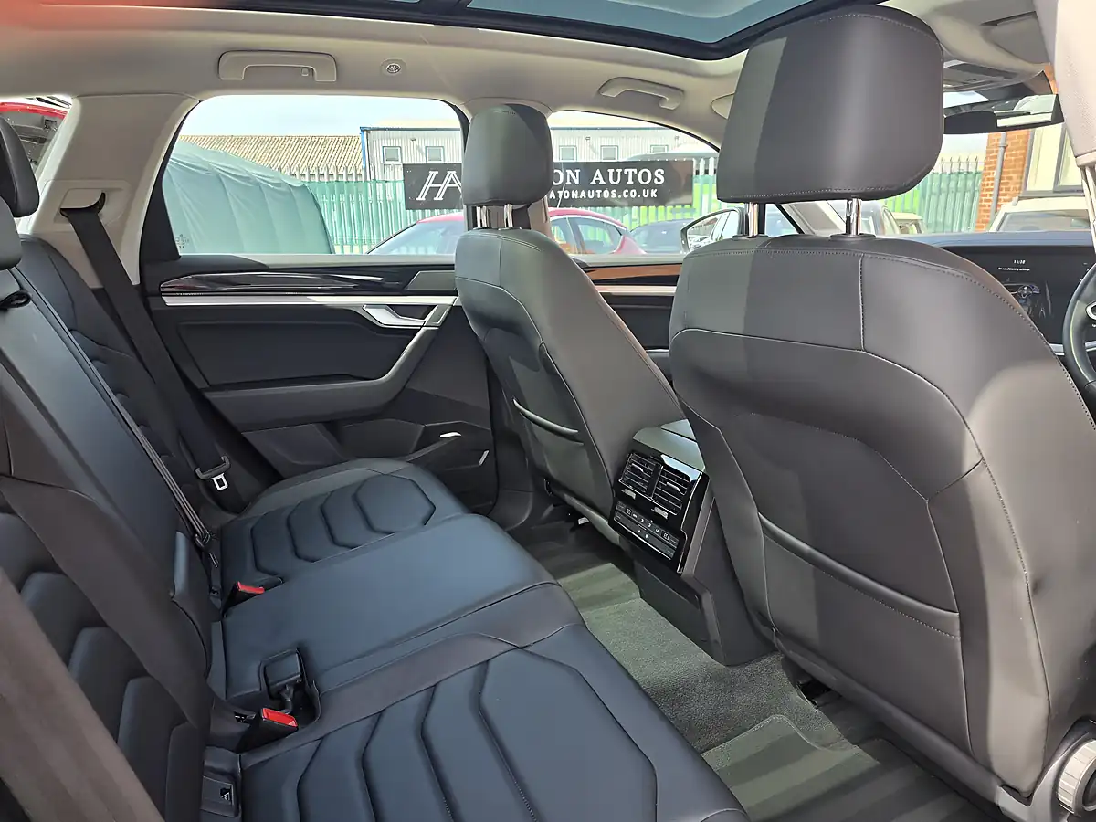 Used 2024 Volkswagen Touareg Elegance Black - Interior and Exterior details 19
