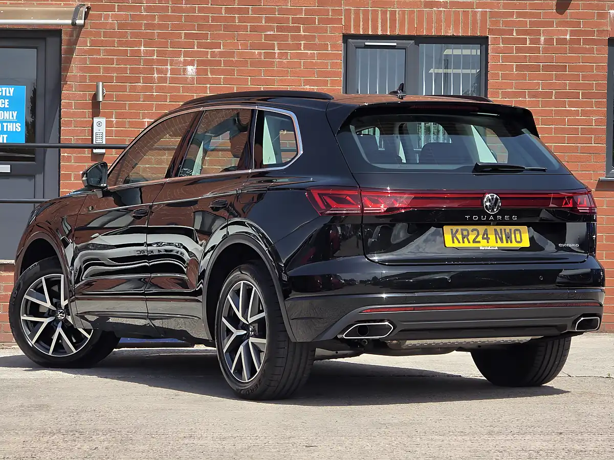 Used 2024 Volkswagen Touareg Elegance Black - Interior and Exterior details 2