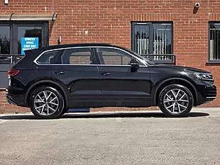 Used 2024 Volkswagen Touareg Elegance Black - Interior and Exterior details 7