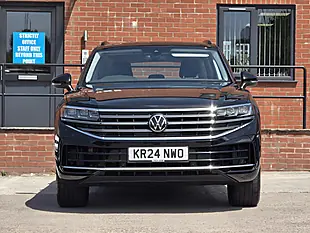 Used 2024 Volkswagen Touareg Elegance Black - Interior and Exterior details 8