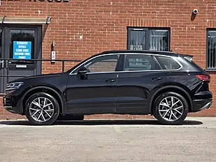 Used 2024 Volkswagen Touareg Elegance Black - Interior and Exterior details 9