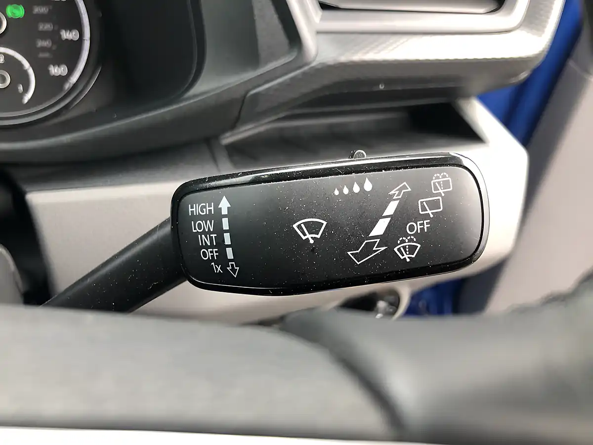 Used 2024 Volkswagen Transporter Highline Kombi Blue - Interior and Exterior details 11