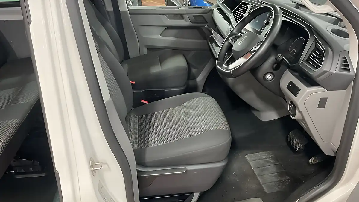 Used 2024 Volkswagen Transporter Highline Kombi Double Cab White - Interior and Exterior details 4