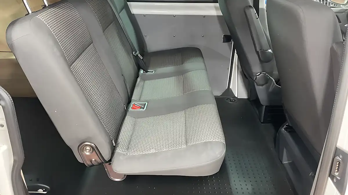 Used 2024 Volkswagen Transporter Highline Kombi Double Cab White - Interior and Exterior details 9