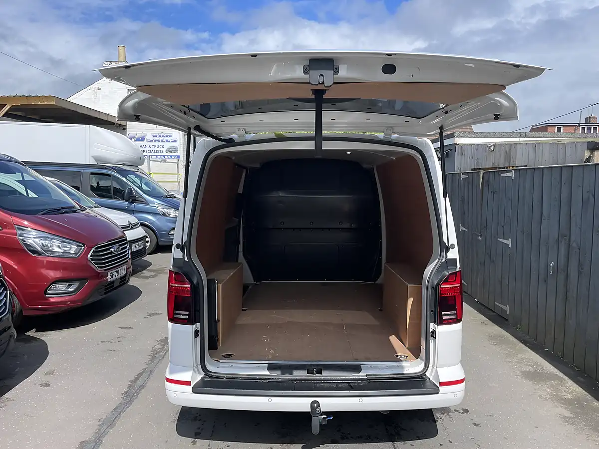 Used 2024 Volkswagen Transporter Highline White - Interior and Exterior details 10