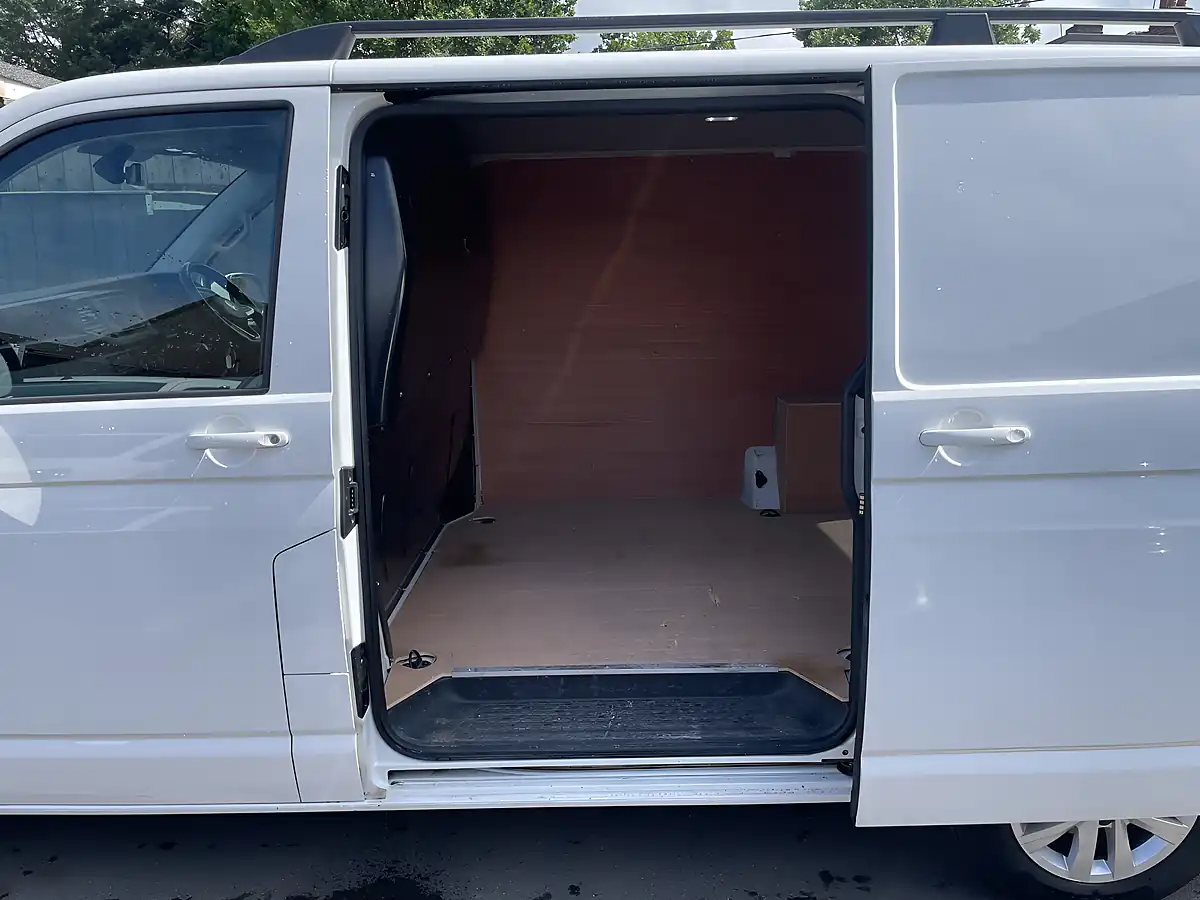 Used 2024 Volkswagen Transporter Highline White - Interior and Exterior details 12