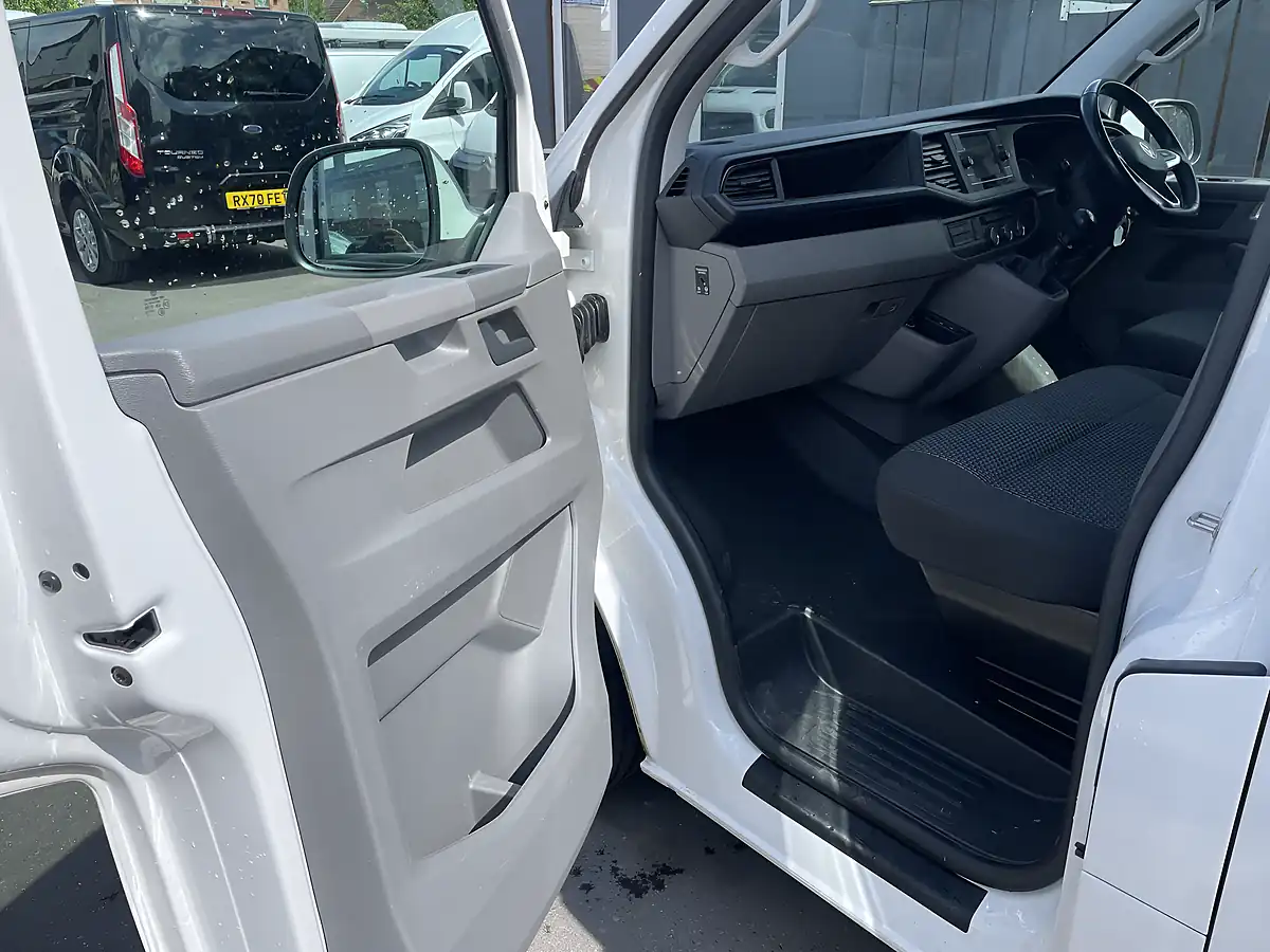 Used 2024 Volkswagen Transporter Highline White - Interior and Exterior details 13