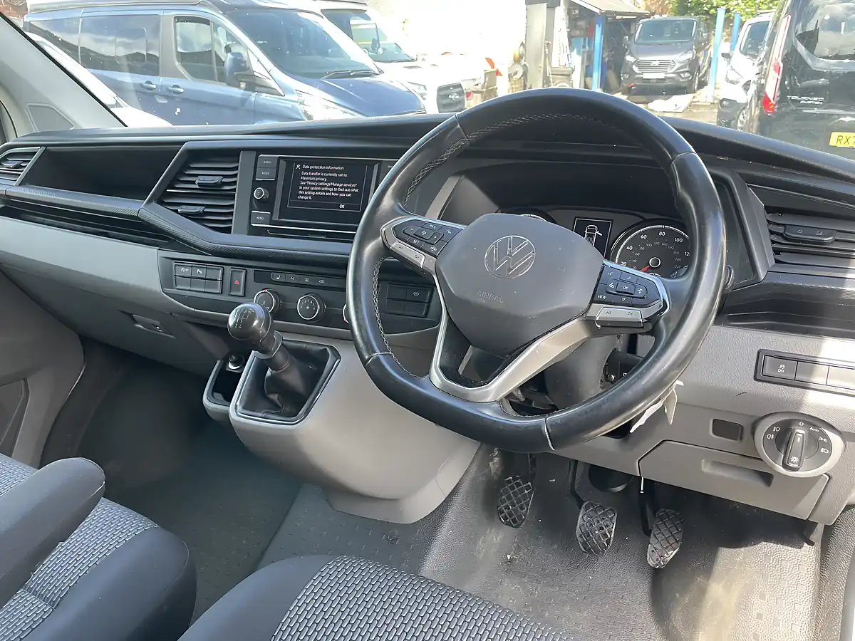 Used 2024 Volkswagen Transporter Highline White - Interior and Exterior details 4