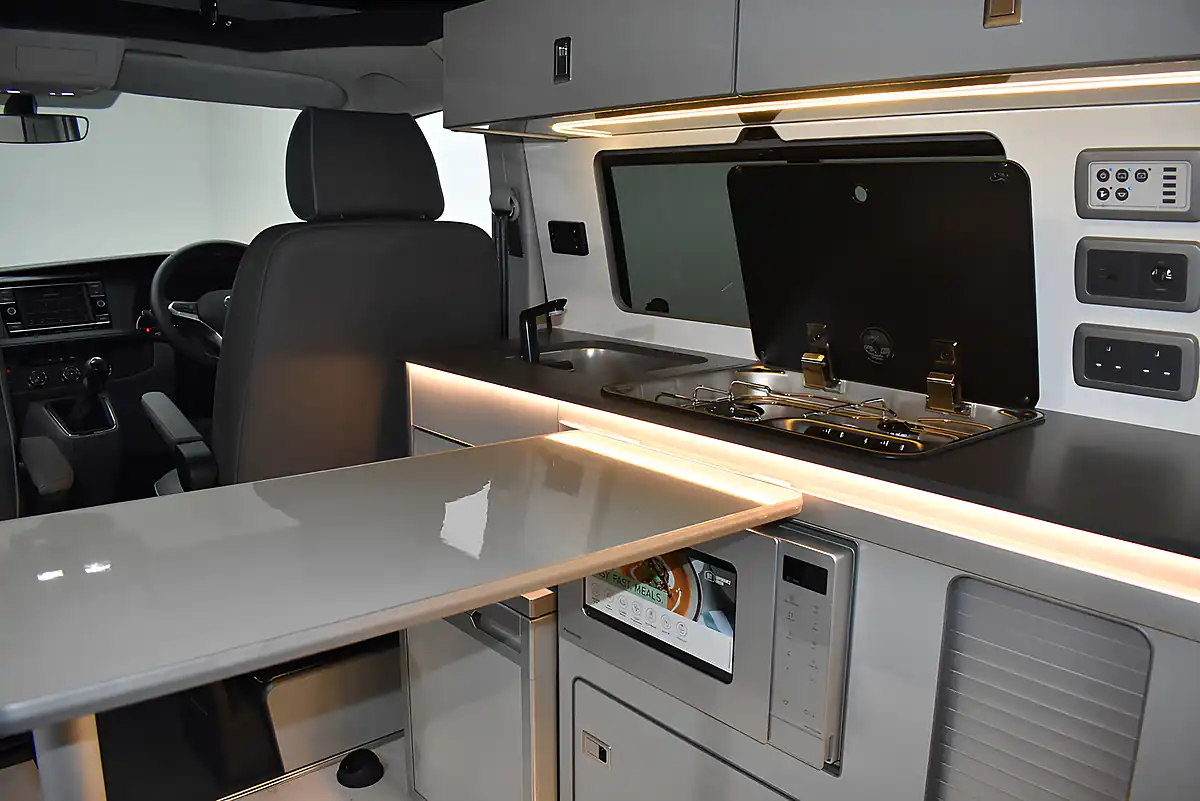Used 2024 Volkswagen Transporter Startline White - Interior and Exterior details 4