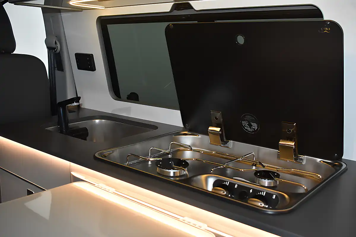 Used 2024 Volkswagen Transporter Startline White - Interior and Exterior details 6