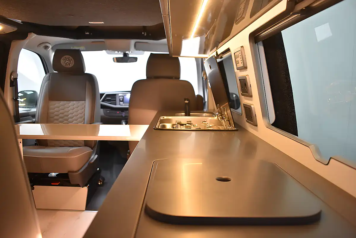 Used 2024 Volkswagen Transporter Startline White - Interior and Exterior details 7