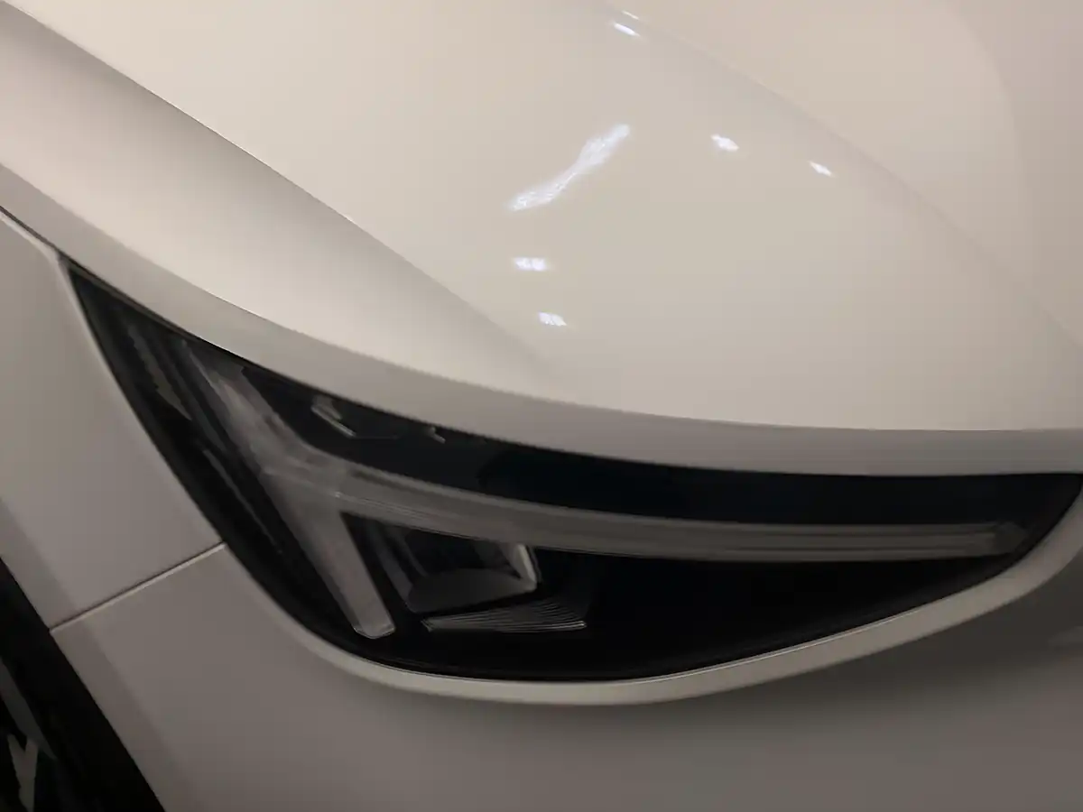 Used 2024 Volvo XC40 Plus Dark (nq) White - Interior and Exterior details 13