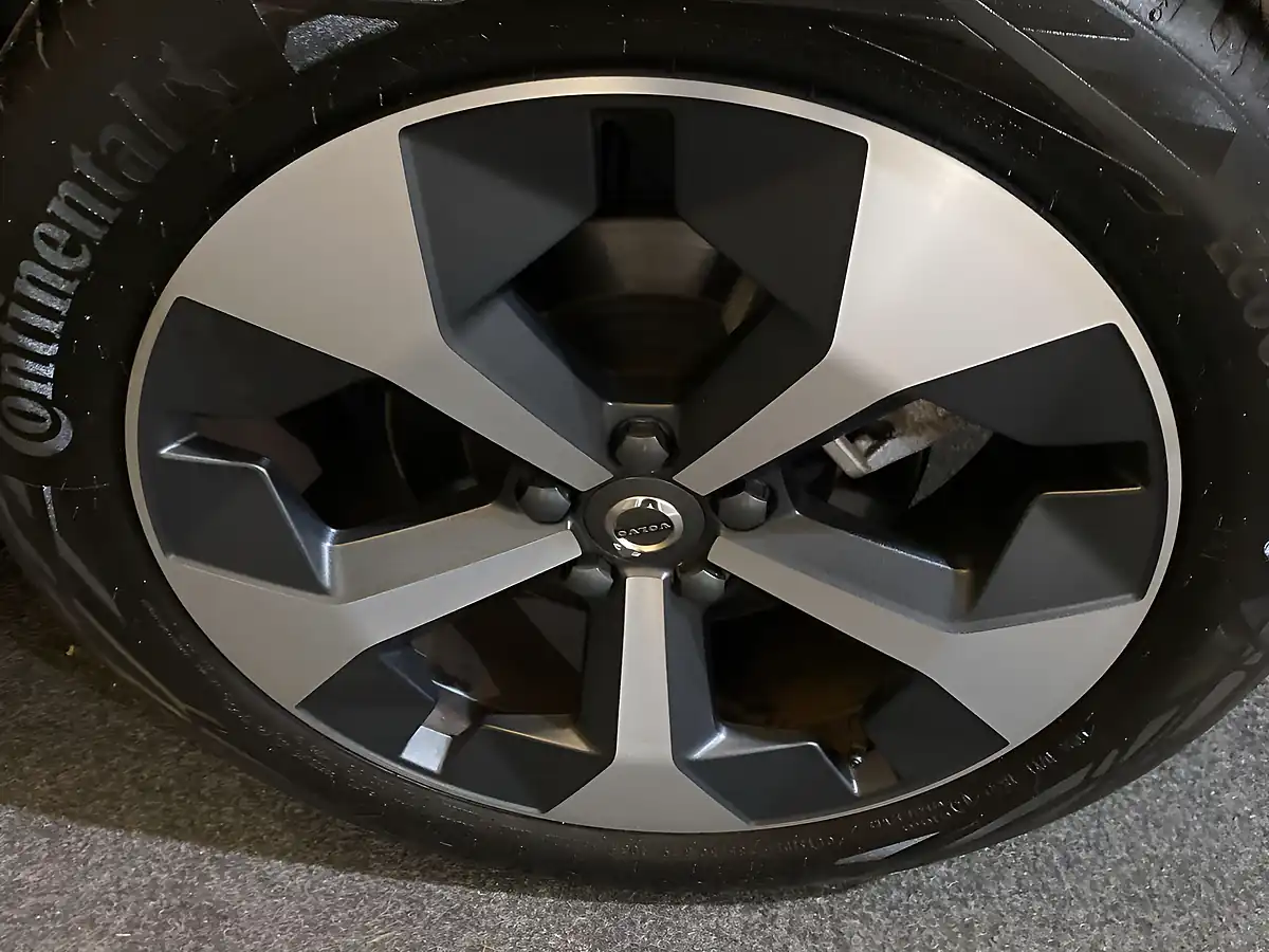 Used 2024 Volvo XC40 Plus Dark (nq) White - Interior and Exterior details 16