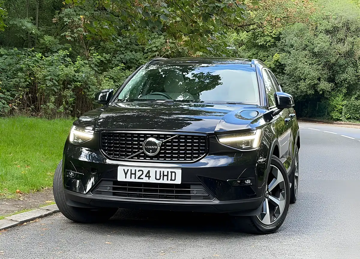 Used 2024 Volvo XC40 Ultimate Onyx Black - Interior and Exterior details 10