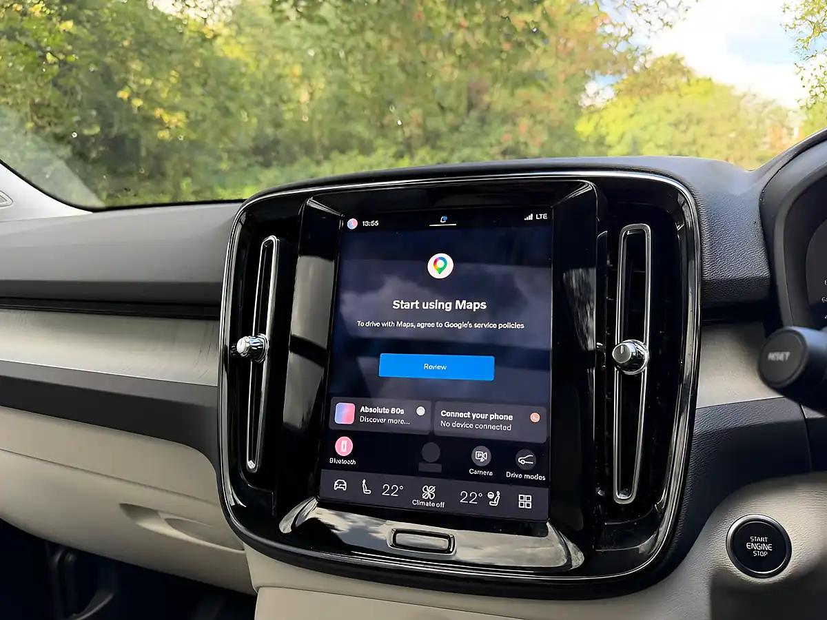 Used 2024 Volvo XC40 Ultimate Onyx Black - Interior and Exterior details 14