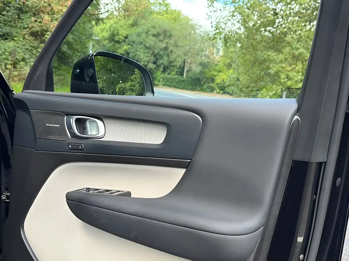 Used 2024 Volvo XC40 Ultimate Onyx Black - Interior and Exterior details 18