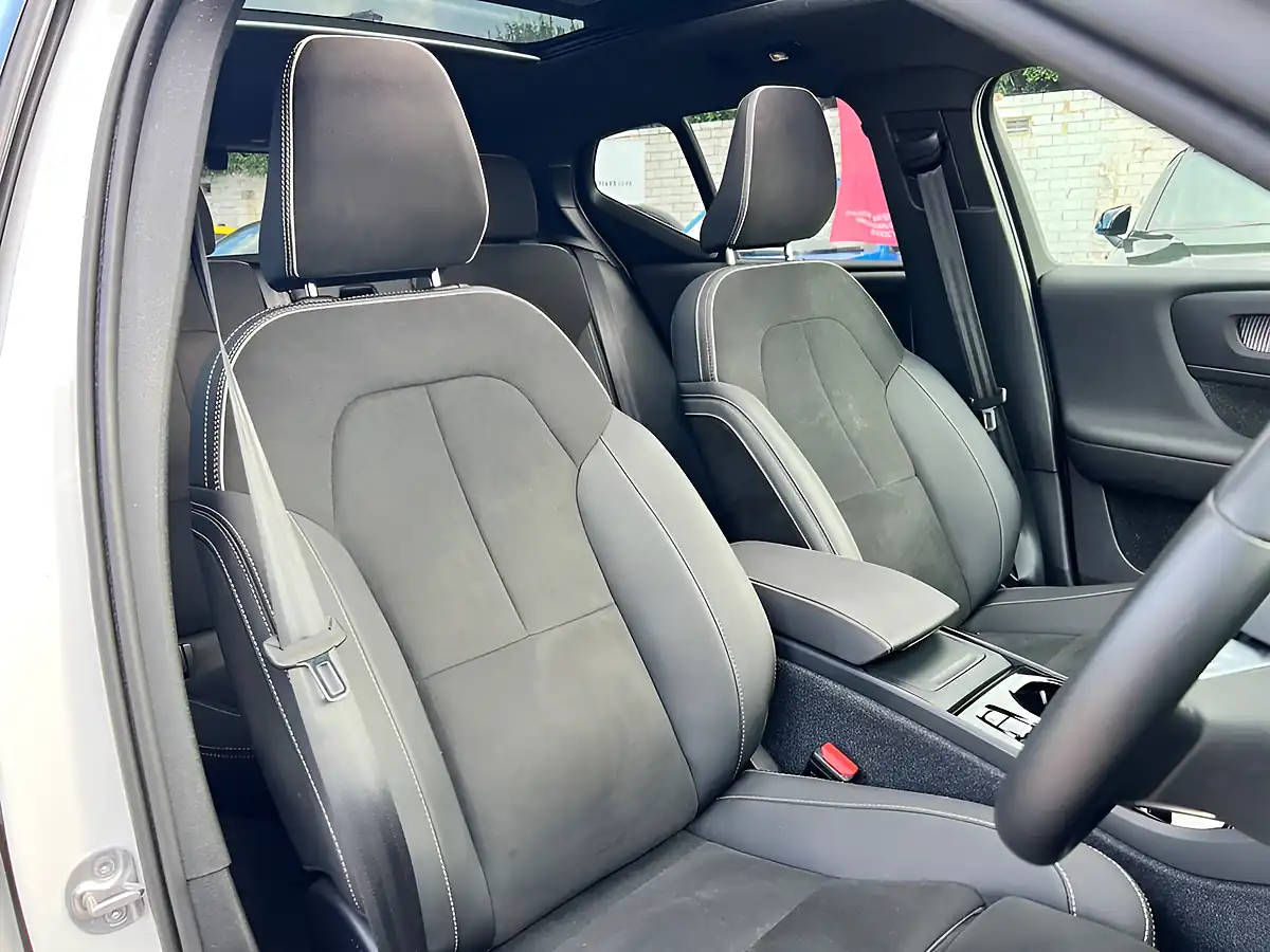 Used 2024 Volvo XC40 Ultra Dark White - Interior and Exterior details 10