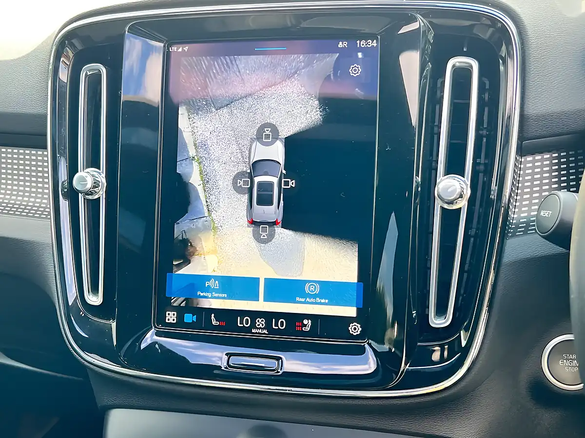 Used 2024 Volvo XC40 Ultra Dark White - Interior and Exterior details 12
