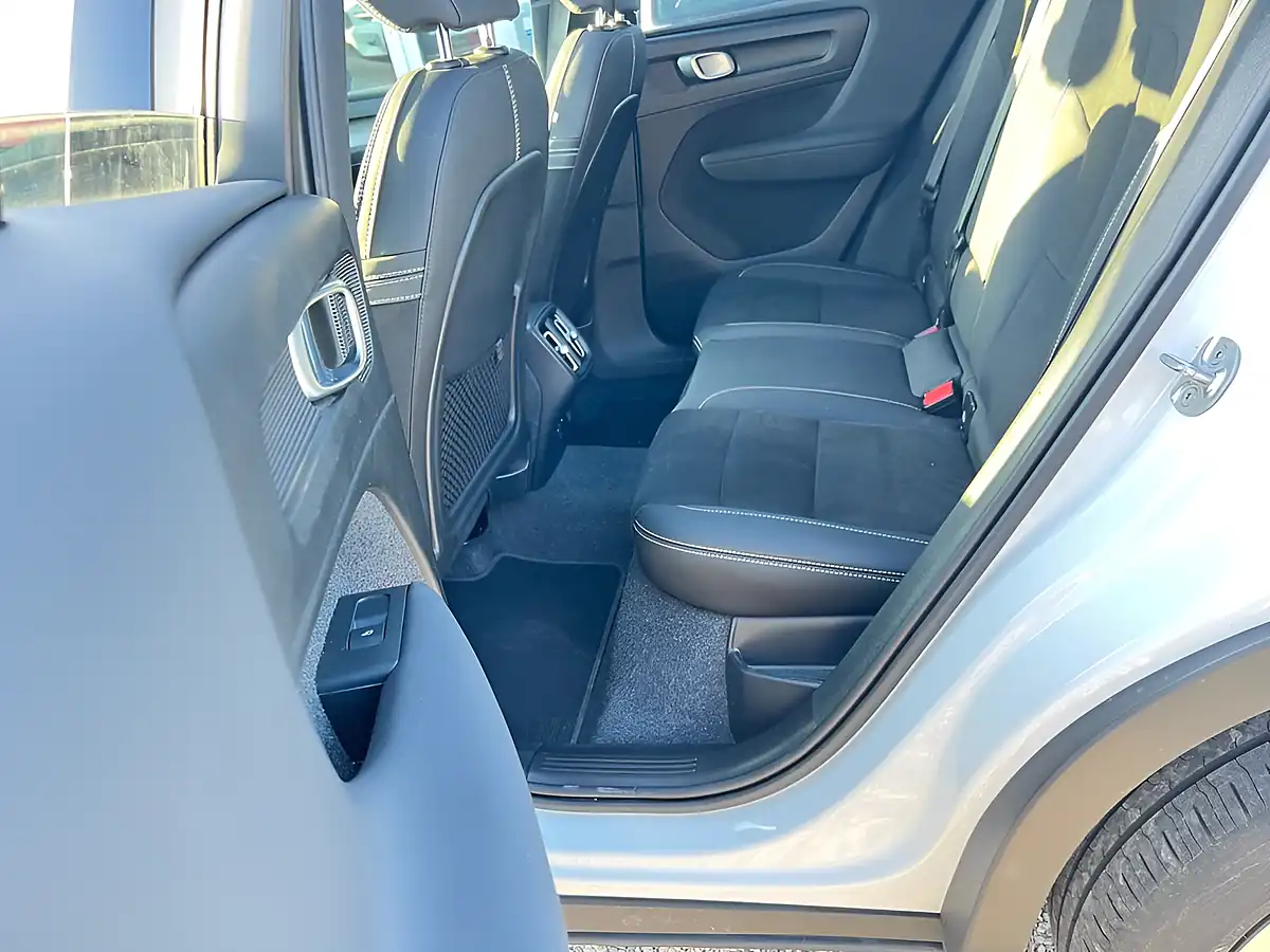 Used 2024 Volvo XC40 Ultra Dark White - Interior and Exterior details 18