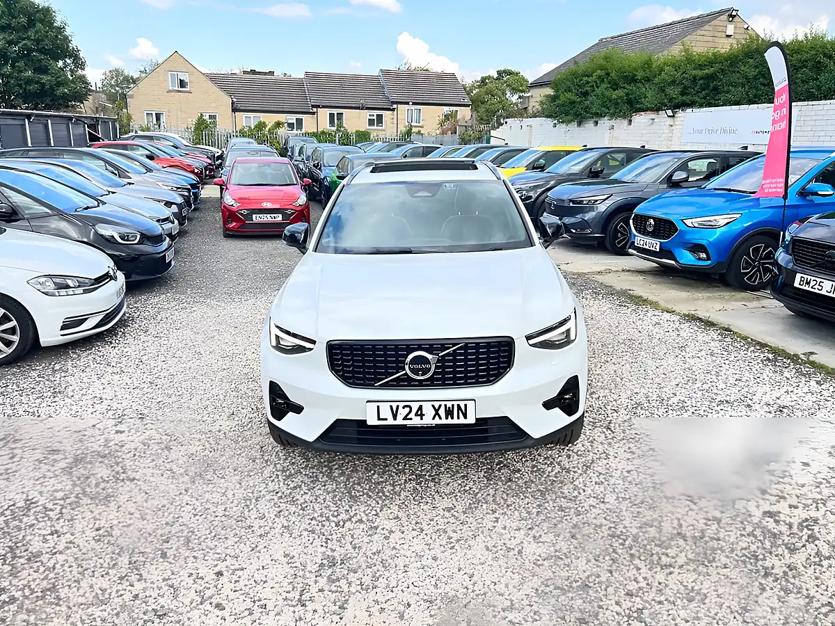 Used 2024 Volvo XC40 Ultra Dark White - Interior and Exterior details 5