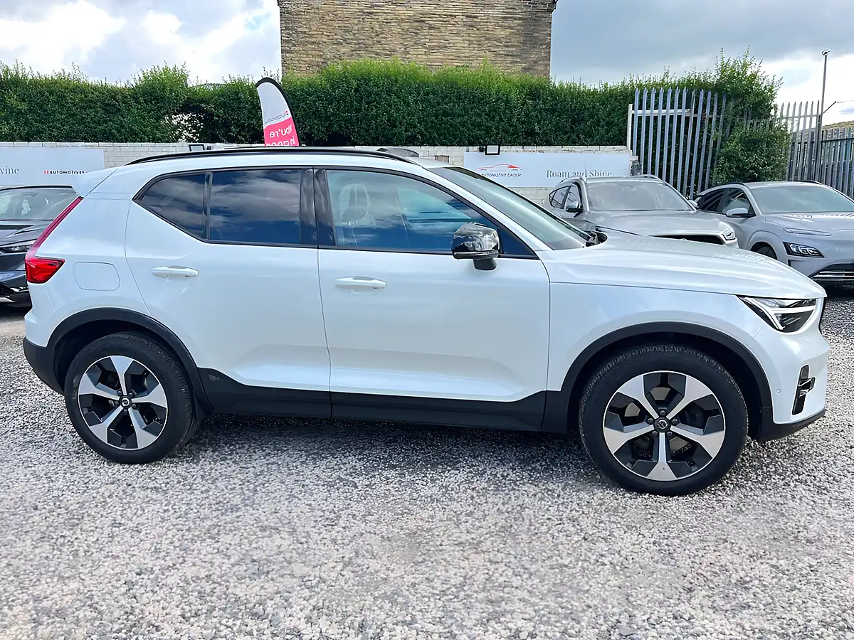Used 2024 Volvo XC40 Ultra Dark White - Interior and Exterior details 9