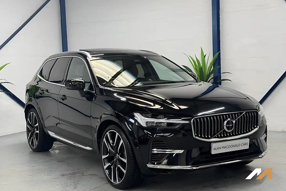 Used 2024 Volvo XC60 Ultra Bright Onyx Black - Front View