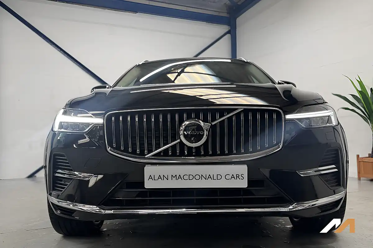 Used 2024 Volvo XC60 Ultra Bright Onyx Black - Interior and Exterior details 10