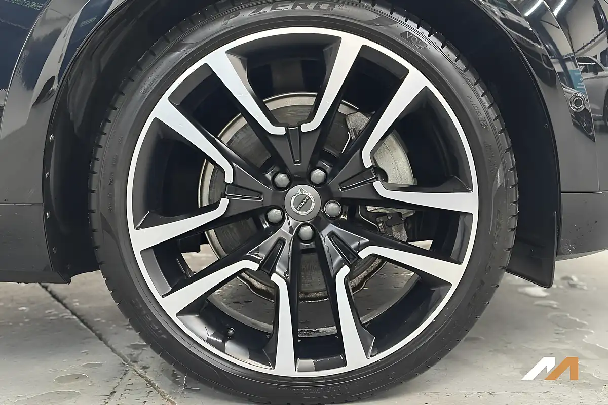 Used 2024 Volvo XC60 Ultra Bright Onyx Black - Interior and Exterior details 13