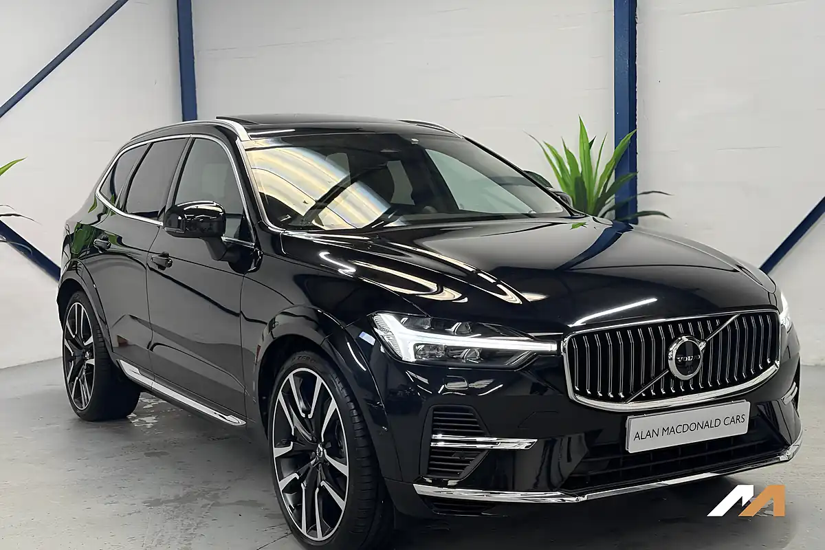 Used 2024 Volvo XC60 Ultra Bright Onyx Black - Interior and Exterior details 5