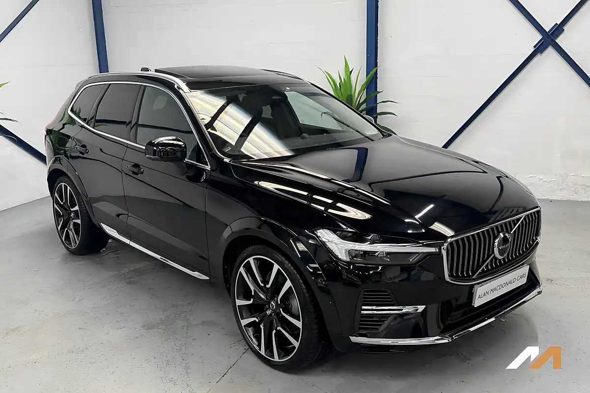 Used 2024 Volvo XC60 Ultra Bright Onyx Black - Interior and Exterior details 7
