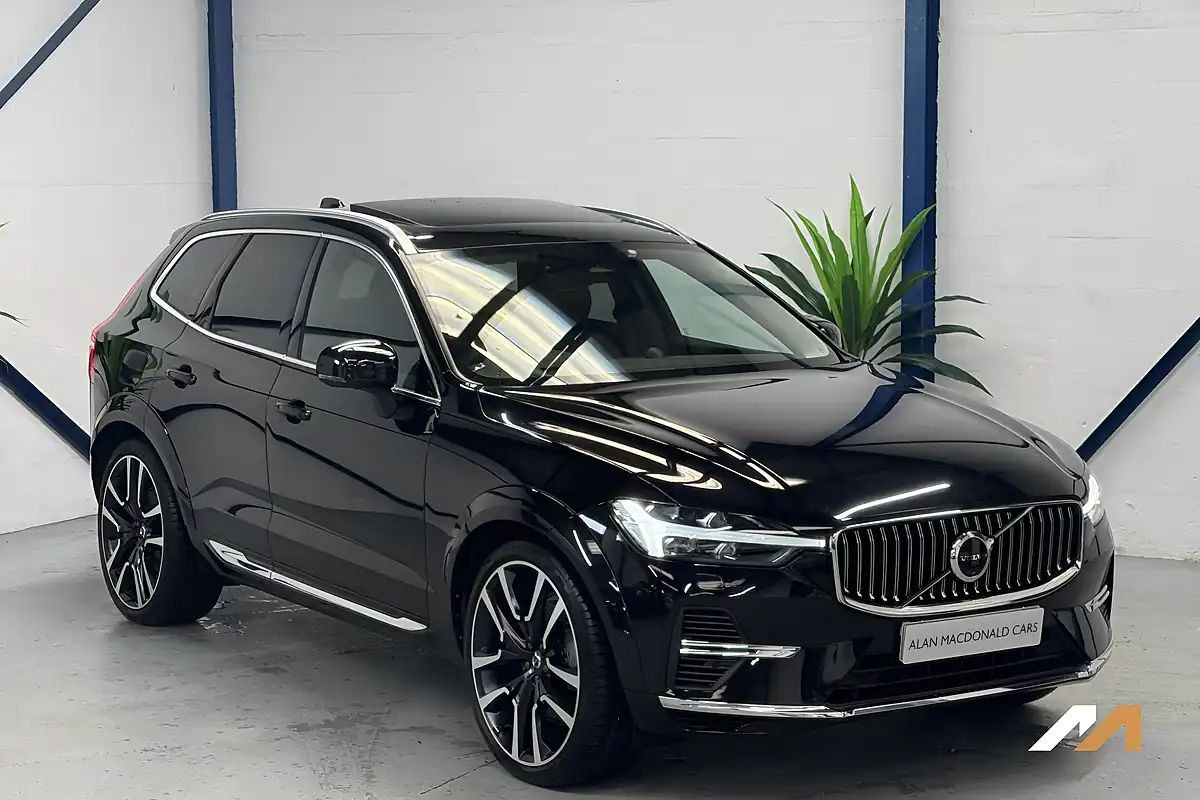 Used 2024 Volvo XC60 Ultra Bright Onyx Black - Interior and Exterior details 9